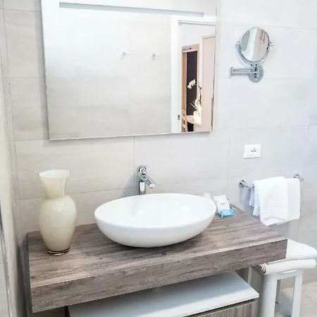 Nettuno Hotell 3*