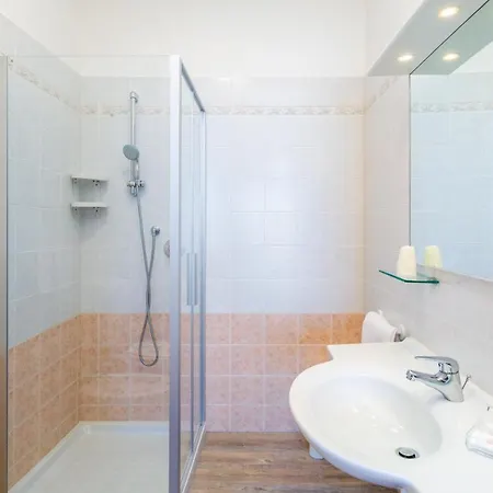 Nettuno מלון קאורלה