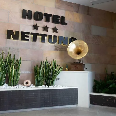 Nettuno 3* קאורלה