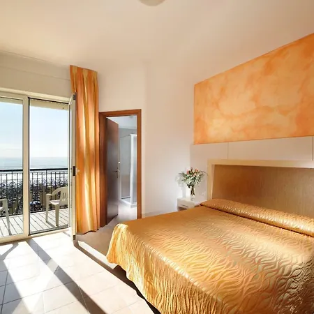 מלון Nettuno קאורלה